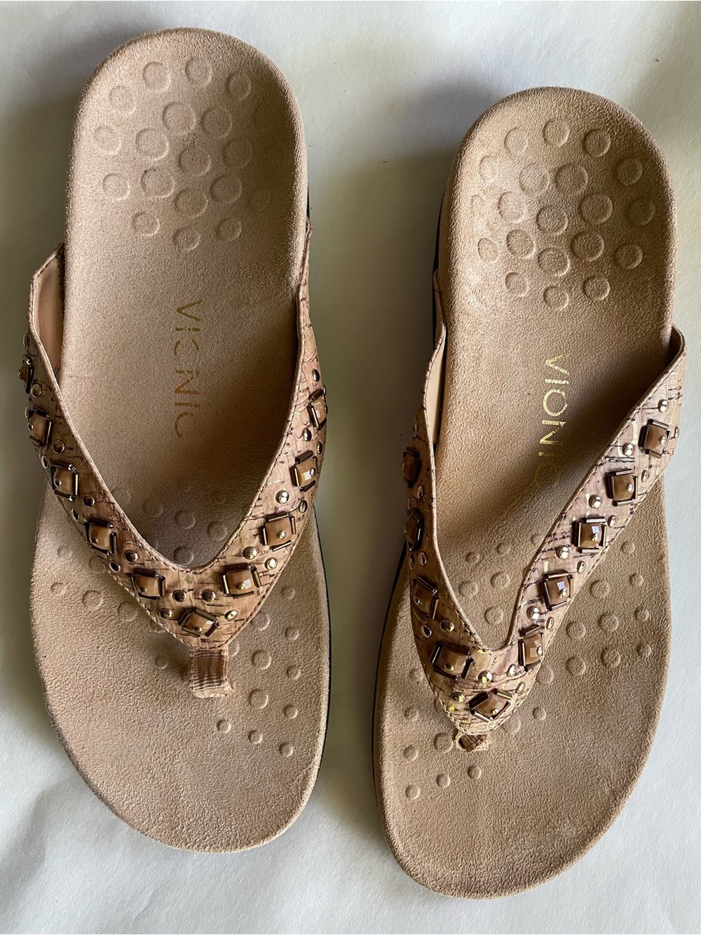 Vionic Tan Beaded Thong Sandals - Neutral  Flip Flops—brand new - Picture 3 of 3